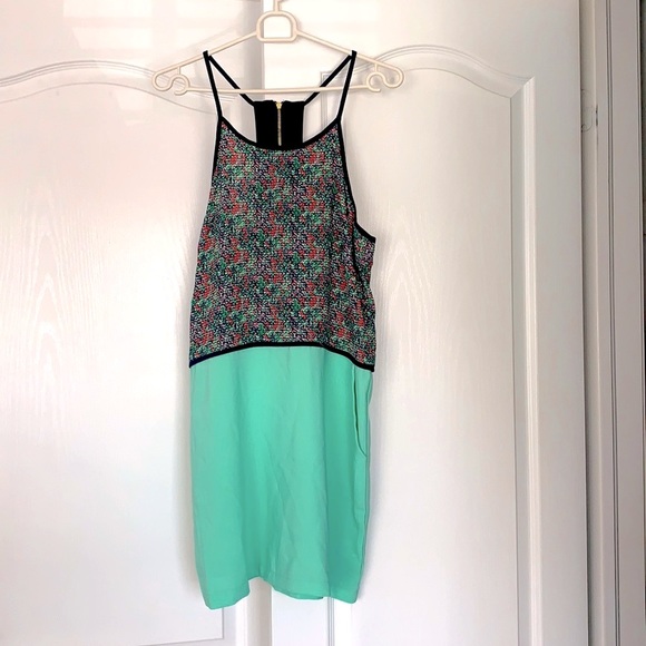 4 for $50 Green/floral mini dress with pockets - Picture 1 of 3
